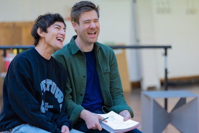 Carl Man et David Hunter Si alors des images de répétition, Savoy Theatre, Credit Victoria Davies (4)