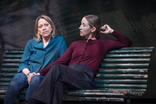 Erin Doherty et Nicola Walker, © Marc Brenner