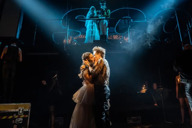 Chumisa Dornford-May et Jamie Muscato à Natasha, Pierre et la grande comète de 1812, © Johan Persson