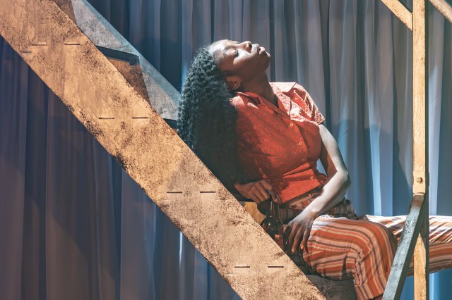 10 Bridgette Amofah (Eunice) dans un tramway nommé désir. Photo de Marc Brenner.