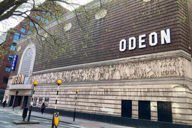 Le théâtre Saville actuel, opération en tant que cinéma Odeon, Matt Brown, CC par 2.0 <https://creativecommons.org/licenses/by/2.0>, via Wikimedia Commons » width= »640&Prime; height= »427&Prime;  ></figure>
<p class=