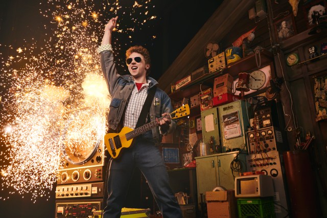 Retour vers le futur la comédie musicale. Caden Brauch (Marty McFly). Photo de Matt Crockett