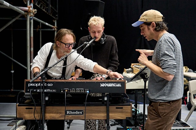Thom Yorke, Tom Knowles et Justin Levine en répétition pour Hamlet Hail au voleur
