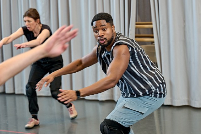 Claudia Harrison et Daniel Davids en répétition pour Hamlet Hail au voleur