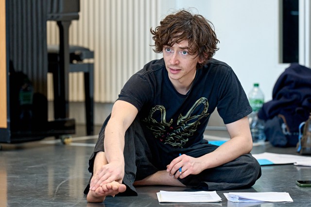 Samuel Blenkin en répétition pour Hamlet Hail au voleur