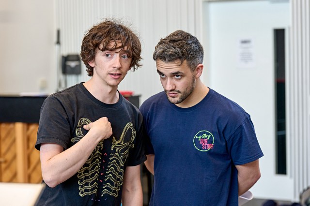 Samuel Blenkin et Felipe Pacheco en répétition pour Hamlet Hail au voleur