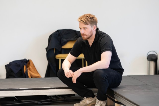 Jack Lowden en répétitions pour la cinquième étape