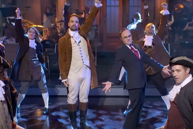 Lin-Manuel Miiranda, Kate McKinnon, and the New York company, © SNL