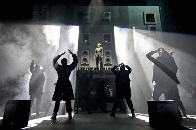 Hamlet Hail to the Thief, (10)