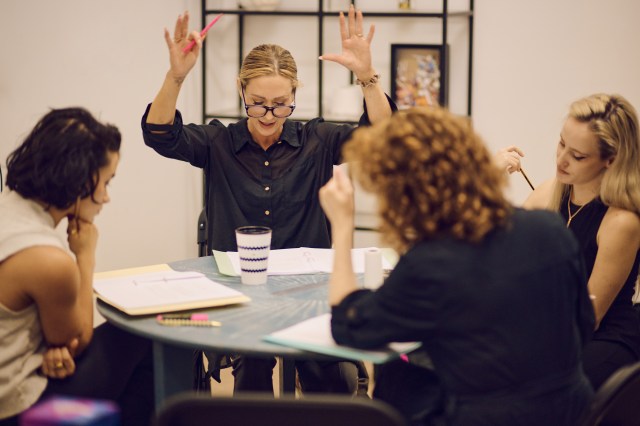 Faye Tozer en répétitions pour les diamants et la poussière, crédit Chris Davis Studio