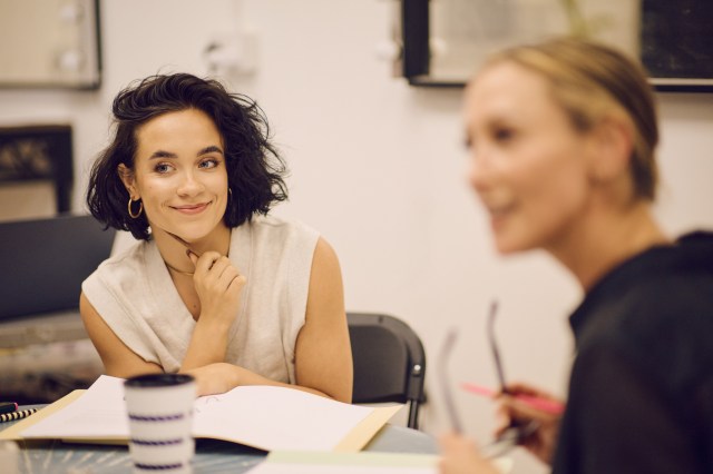 Katie Dunsden en répétitions pour les diamants et la poussière, crédit Chris Davis Studio