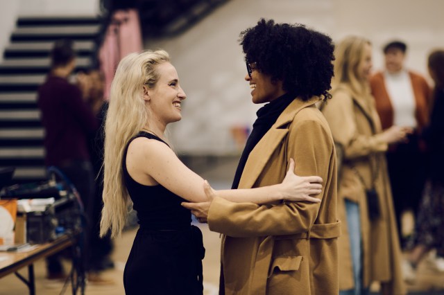 Ltor Tosca Rivola & Candace Cane en répétitions pour les diamants et la poussière, Crédit Chris Davis Studio