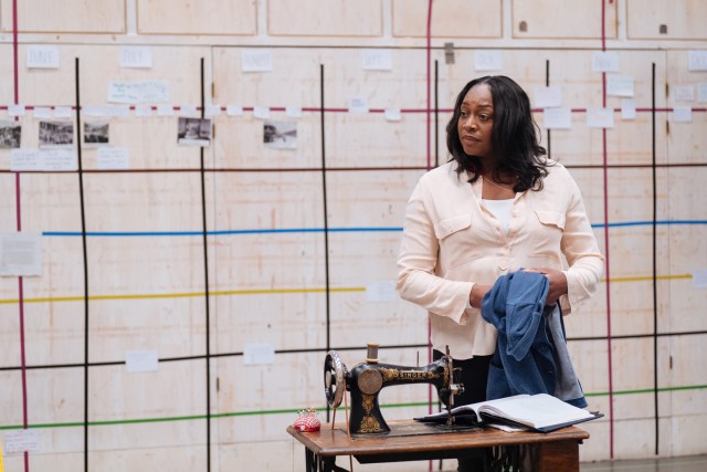 Nicola Hughes en répétitions pour les vêtements intimes Donmar Warehouse Photo par Helen Murray