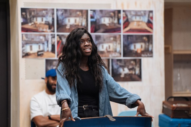 Faith Omole dans les répétitions pour les vêtements intimes Donmar Warehouse Photo par Helen Murray