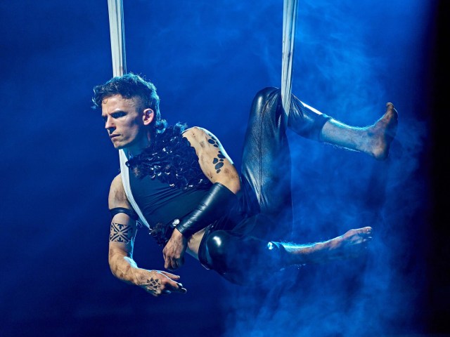 David Moorst dans une nuit d'été du Midsummer Dream at the Bridge (Credit Manuel Harlan)