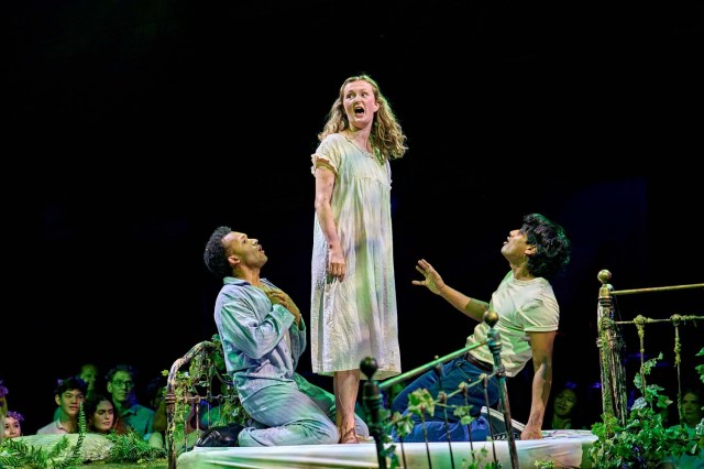 Lily Simpkiss, Divish Subaskaran, Paul Adeyefa dans un rêve de la nuit de l'été au pont (crédit Manuel Harlan)