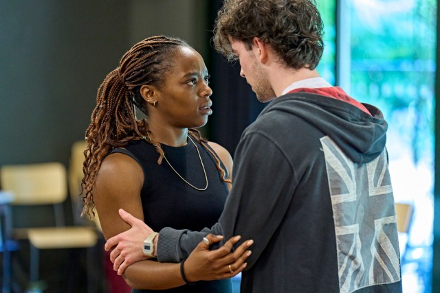 Corinna Brown et Noah Valentine en répétitions pour Noughts & Crosses (C) Manuel Harlan (150)