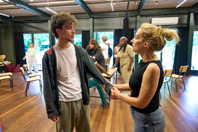 Noah Valentine, Kate Kordel et casting en répétitions pour Noughts & Crosses (c) Manuel Harlan (130)