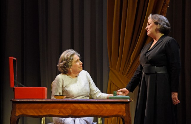 Anne Reid et Caroline Quentin