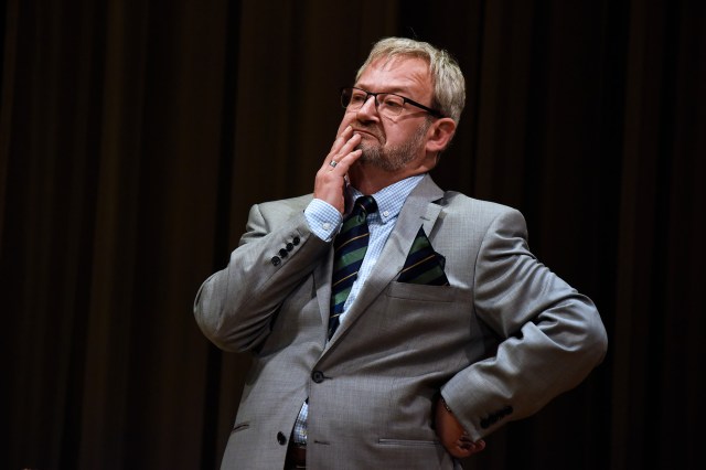 James Dreyfus en tant que modiste