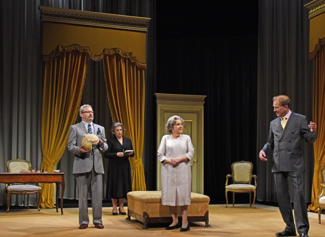 La compagnie de par le crédit de nomination royal Nobby Clark