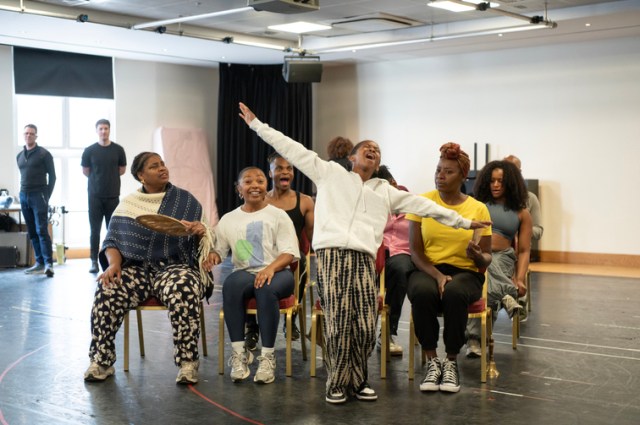 Cast en répétitions pour la comédie musicale de Tina Turner, crédite Matt Crockett