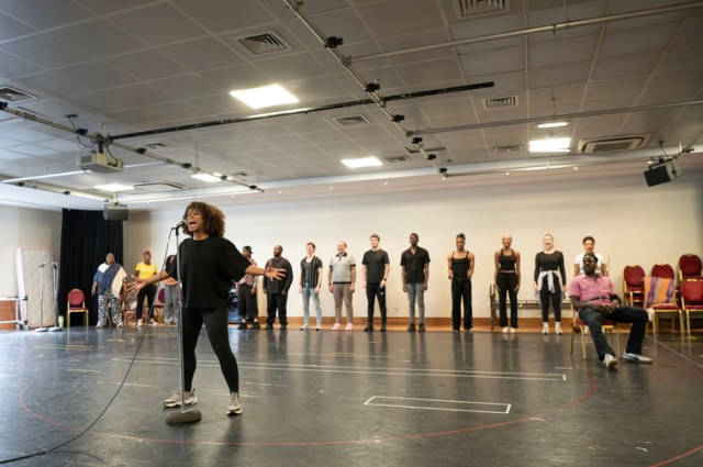 Fleur East en répétitions pour Tina the Tina Turner Musical, Crédit Matt Crockett 2
