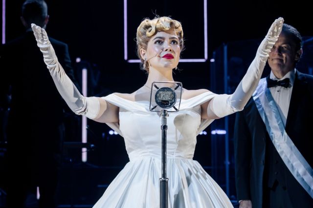 Auli'i cravalho comme Evita