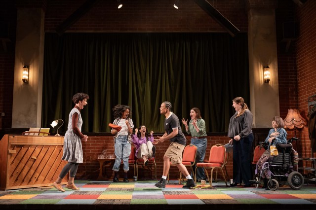 Compagnie du ministère des Affaires lesbiennes du Kiln Theatre (C) Mark Senior (2)