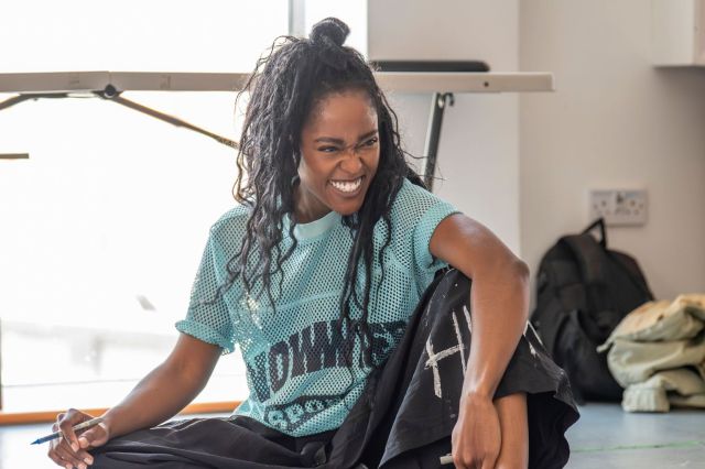 Arsema Thomas en répétitions pour pauvre Clare