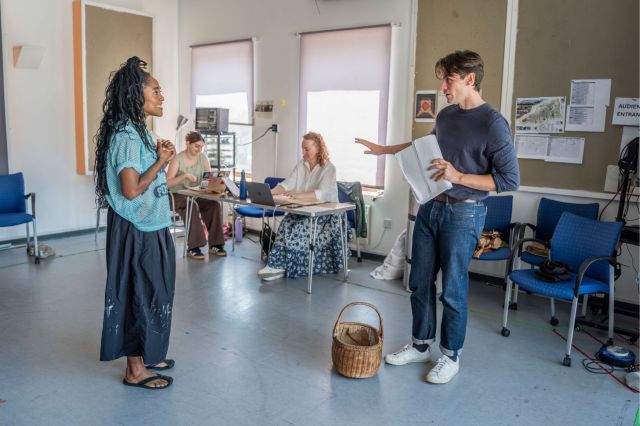 Arsema Thomas et Freddy Carter en répétitions pour pauvre Clare