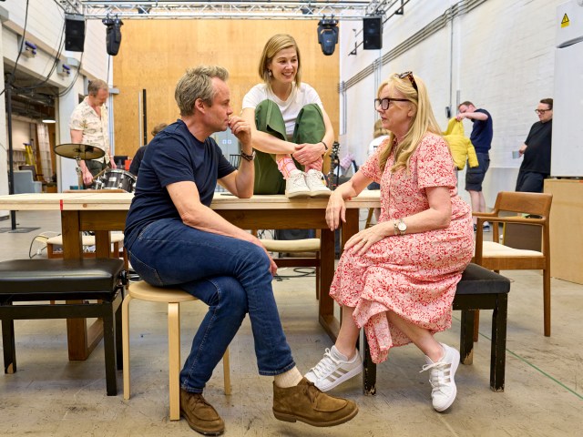 Jamie Glover (Michael), Rosamund Pike (Jessica) et Suzie Miller (écrivain) en répétitions pour entre autres au National Theatre. (c) Manuel Harlan 126