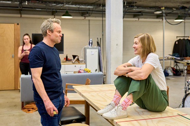 Jamie Glover (Michael) et Rosamund Pike (Jessica) en répétitions pour entre autres au National Theatre. (c) Manuel Harlan 119