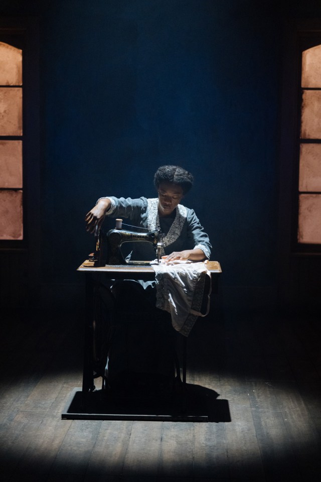 Samira Wiley dans Intimate Apparel Donmar Warehouse Photo par Helen Murray (2)
