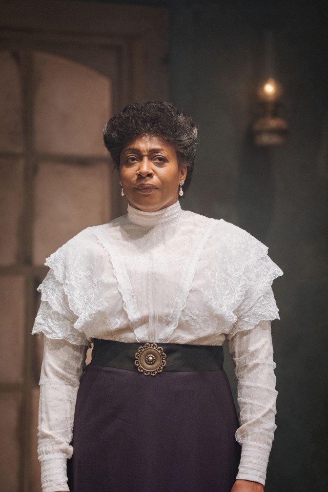Nicola Hughes dans Intimate Apparel Donmar Warehouse Photo par Helen Murray