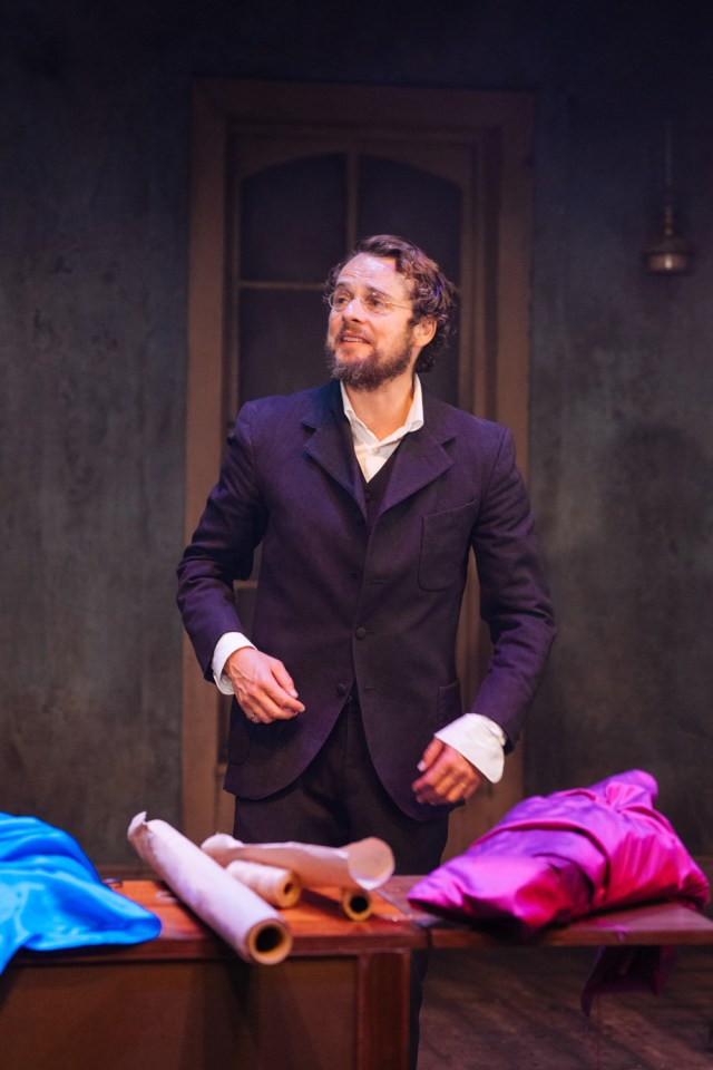 Alex Waldmann dans INTIME APPELEL Donmar Warehouse Photo par Helen Murray