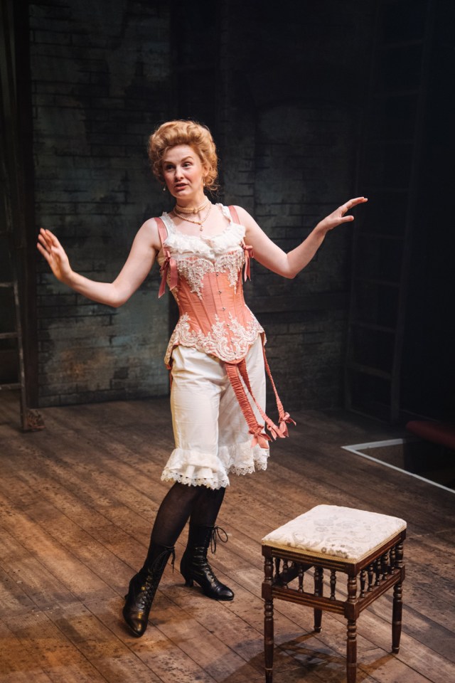 Claudia Jolly dans Intimate Apparel Donmar Warehouse Photo par Helen Murray