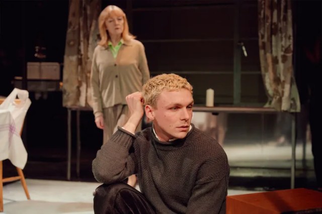 Wendy Nottingham et Stuart Thompson dans Radiant Boy