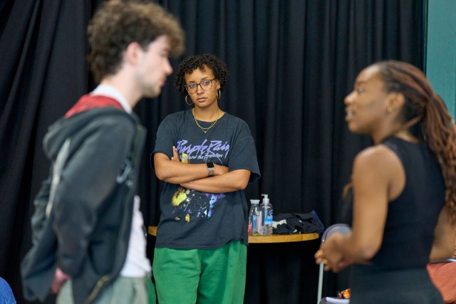 Noah Valentine, Tinuke Craig (réalisateur) et Corinna Brown en répétitions pour Noughts & Crosses (c) Manuel Harlan (145)