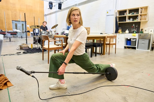 Rosamund Pike (Jessica) en répétitions pour entre autres au National Theatre. (c) Manuel Harlan 063