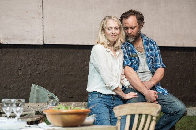 Hatte Morahan et Sam Troughton à Juniper Blood Donmar Warehouse Photo de Marc Brenner