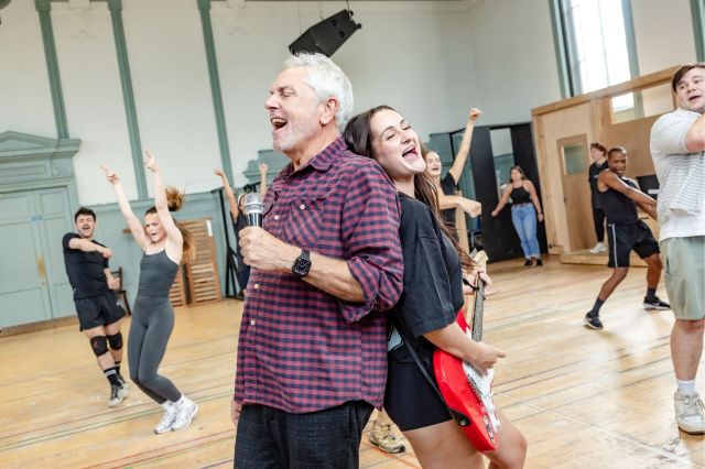 Maddie Grace Jepson et Brian Conley en répétitions pour Back to the Future the Musical in the West End - Photos publiées