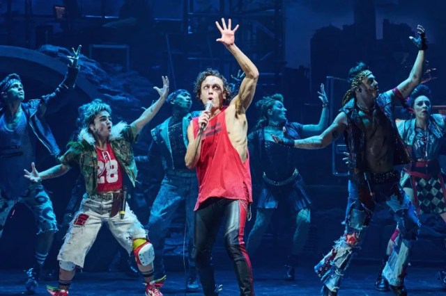 Glenn Adamson et le casting de Bat Of Hell