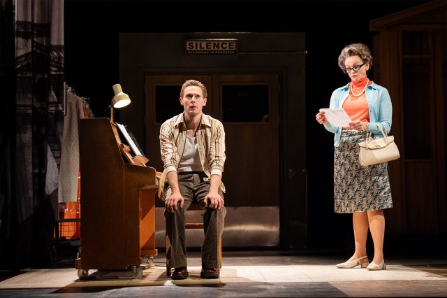 Samuel Barnett et Maxine Peake dans le dernier stand de Mme Mary Whitehouse