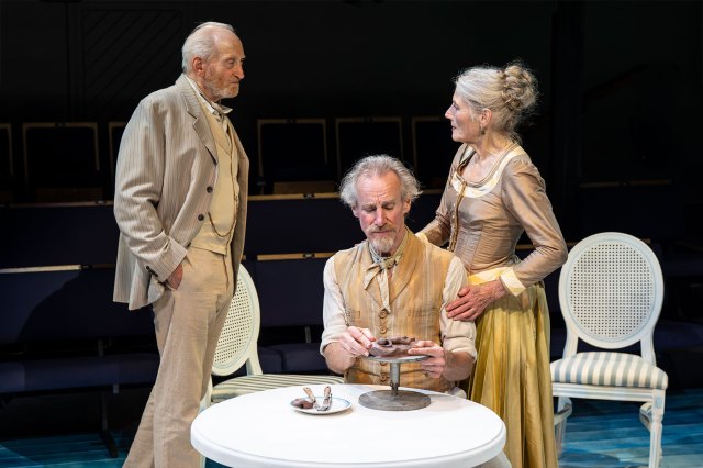 Charles Dance, Nicholas Farrell et Geraldine James dans les créanciers