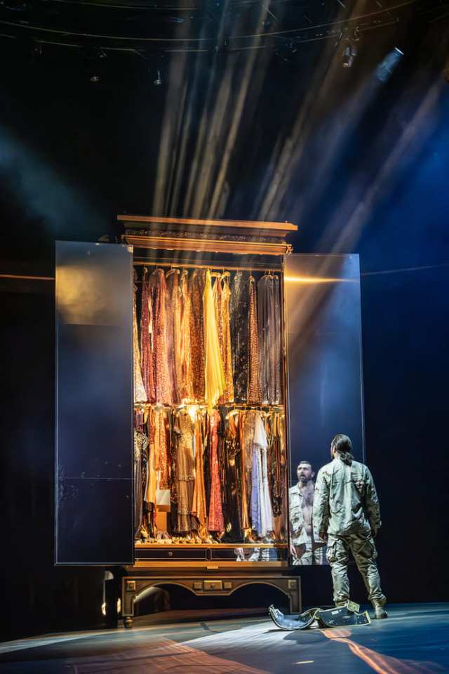 James McArdle (Pentheus) à Bacchae au National Theatre. Photographe Marc Brenner One 01358