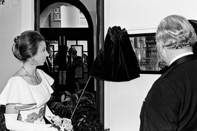 La princesse Anne re ouvre le théâtre