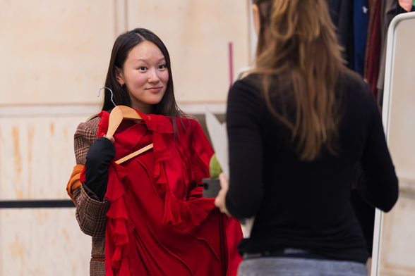 Yerin Ha en répétitions pour la femme de chambre Donmar Warehouse Photo de Marc Brenner