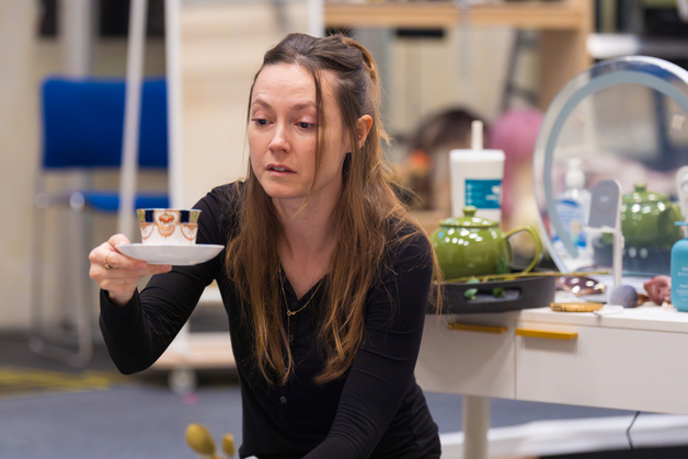 Lydia Wilson en répétitions pour les femmes de chambre Donmar Warehouse Photo de Marc Brenner