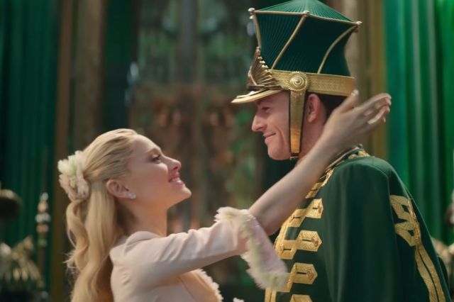 Ariana Grande and Jonathan Bailey in Wicked For Good